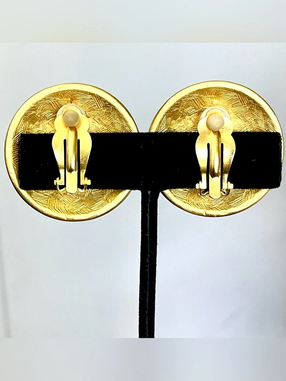 Ann Taylor Vintage Red & Gold Star Clip Earrings Enamel Round Nautical 1980s EUC
